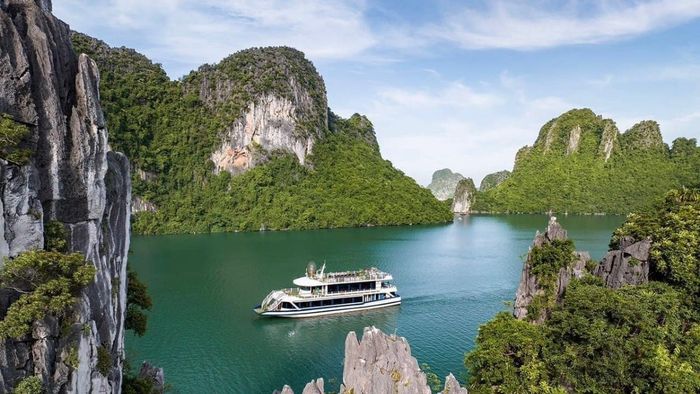 Hình ảnh du lịch Vịnh Hạ Long đẹp giản dị và mộc mạc