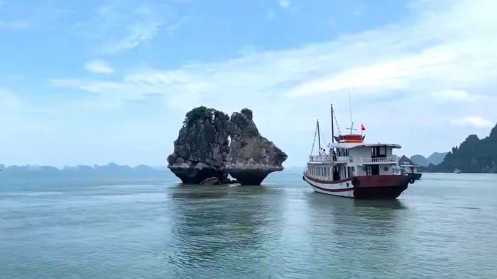 Những bức ảnh đẹp nhất về hòn Trống Mái tại Vịnh Hạ Long