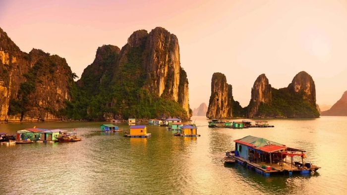 Những bức ảnh Vịnh Hạ Long lúc chiều tà