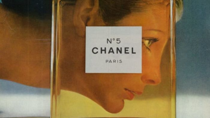 A Chanel No. 5 advertisement featured in a 1971 magazine.