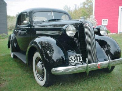 For the 1936 Pontiac, the hood ornament received a redesign.