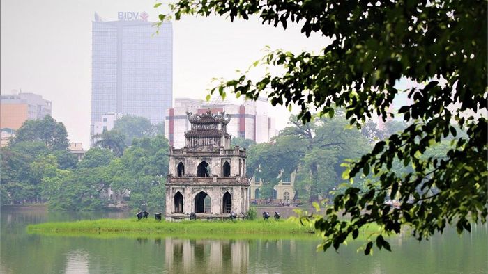 Hình ảnh Hồ Hoàn Kiếm đẹp với chất lượng 4k sắc nét
