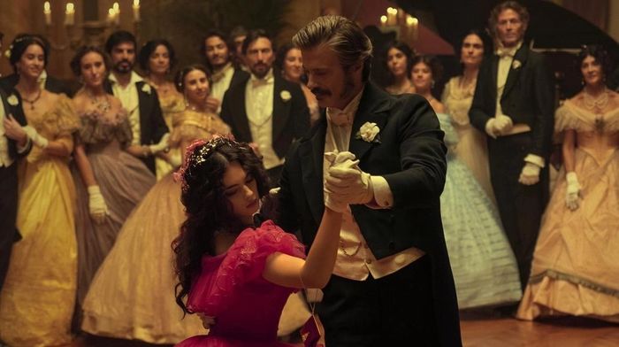 Ngay cả hoàng thân Fabrizio đạo mạo cũng bị Angelica cuốn hút