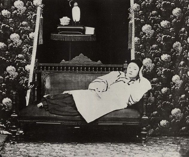 720px-Chinese_courtesan