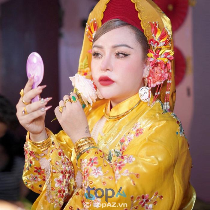 Cô Hằng Thiên xem bói hà nội 