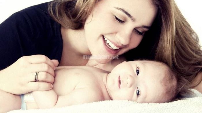 Văn khấn cầu con tại nhà thể hiện ước vọng có thêm thành viên mới, giúp gia đình trở nên đầy đủ và hạnh phúc hơn.