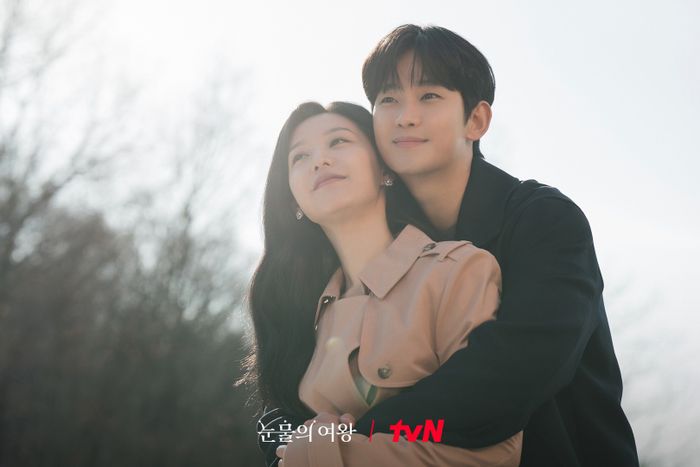 Không có nhiều nữ diễn viên được khán giả mong đợi đóng cặp với Kim Soo Hyun như Kim Ji Won