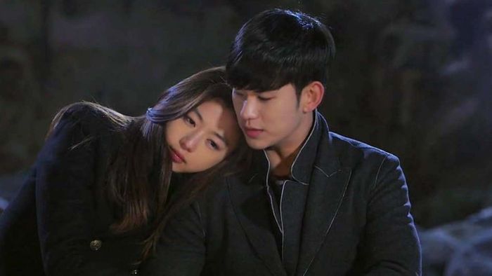 Dù cách nhau 8 tuổi, Kim Soo Hyun và Jun Ji Hyun vẫn tạo nên cặp đôi vô cùng ngọt ngào