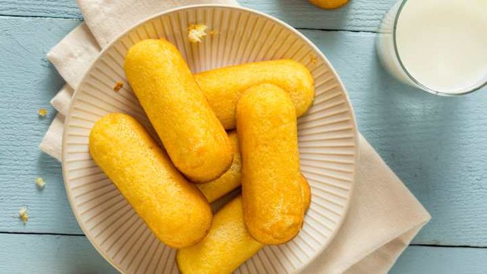 A plate full of delicious Twinkies.