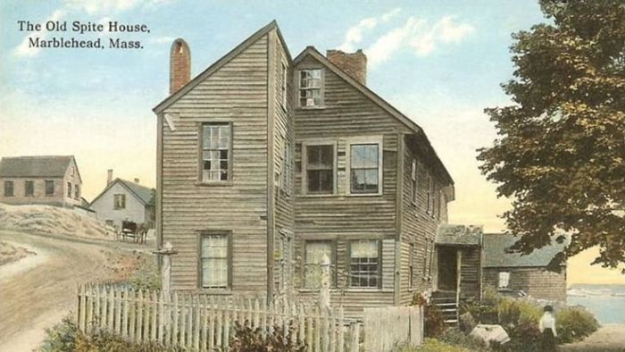 A 1912 postcard featuring The Old Spite House.