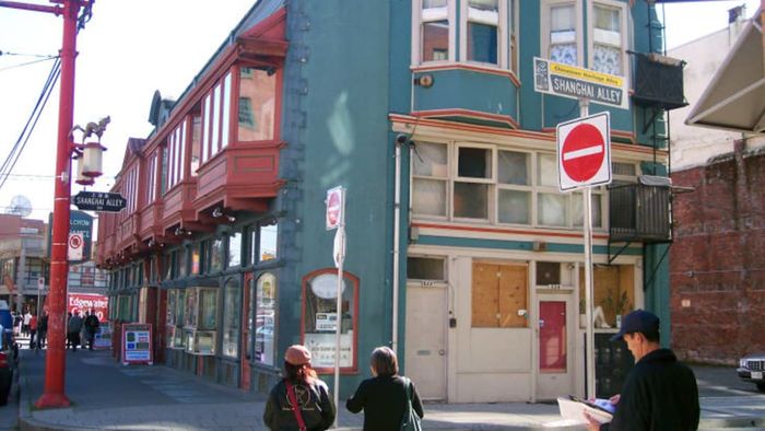 The Sam Kee Building is an exceptionally narrow commercial property.