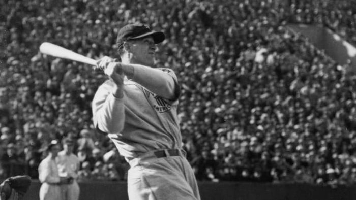 During his time at Columbia University, Lou Gehrig played as a pitcher.