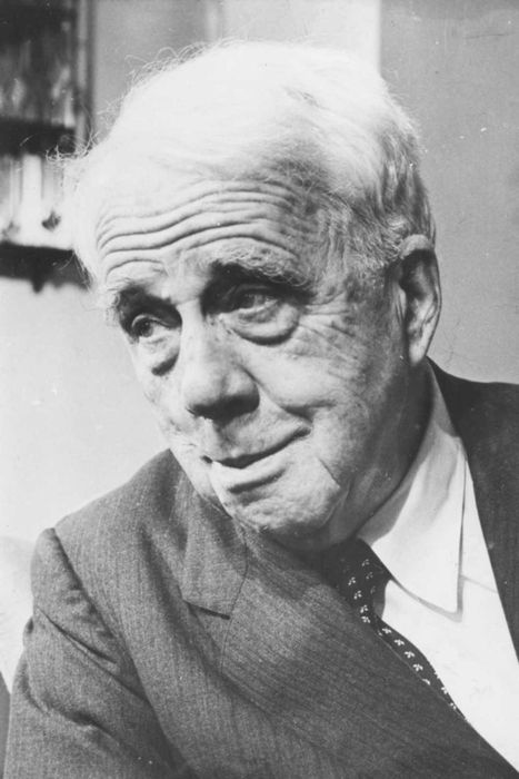 Black-and-white portrait photograph of Robert Frost