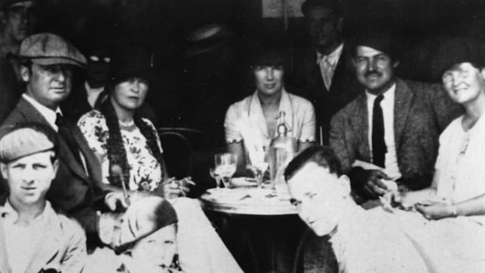 A photograph from 1926 shows Gerald and Sara Murphy, Pauline Pfeiffer, and Ernest and Hadley Hemingway seated around a table in Spain.