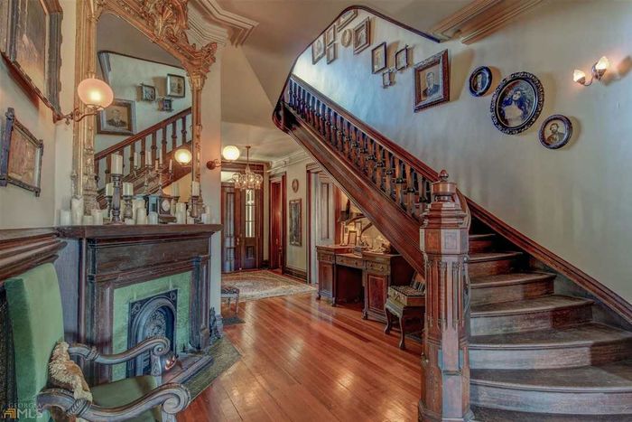 stranger things creel house interior foyer