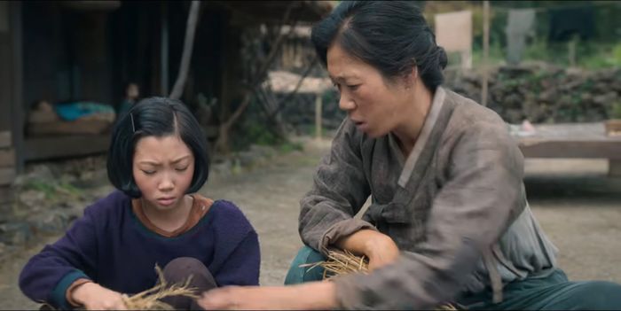Tình mẫu tử giữa Ae Sun và mẹ cô thật sự xúc động.