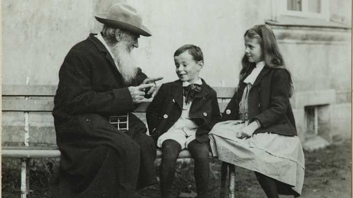 Leo Tolstoy alongside his grandchildren, Leo and Sofia, in 1909