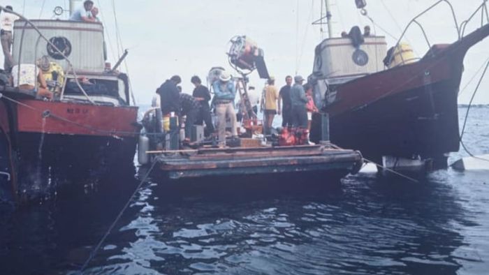 The Jaws crew works on a platform connecting the Orca and Orca II.