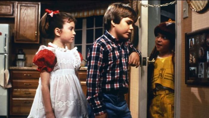 The cast of Small Wonder includes Tiffany Brissette, Jerry Supiran, and Emily Webster.