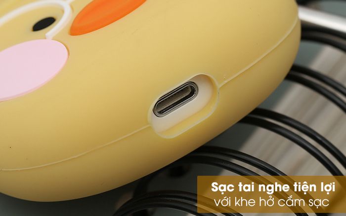 Túi đựng AirPods 1/2 Silicone kèm móc JM FR03 - Khe hở cắm sạc