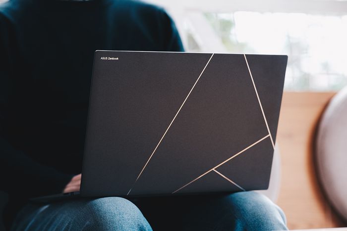 Zenbook S16 là một trong các mẫu laptop AI hiện có tại ASUS Exclusive Store đầu tiên tại Việt Nam