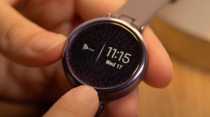 Đồng hồ thông minh Garmin Lily - Màn hình TFT-LCD