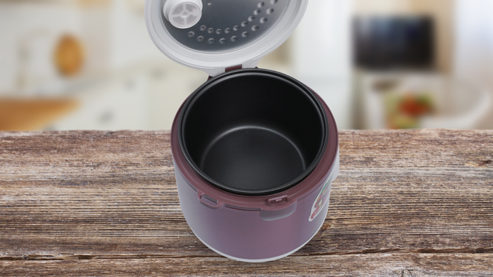 Lòng nồi cơm điện Comet CM8025 chống dính hiệu quả