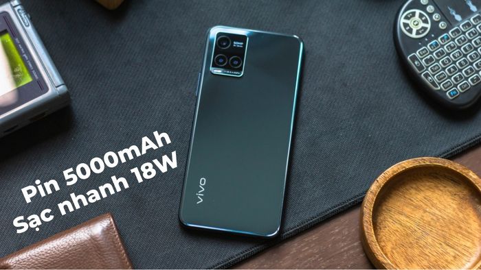 Thời lượng pin dài, hỗ trợ sạc nhanh 18W