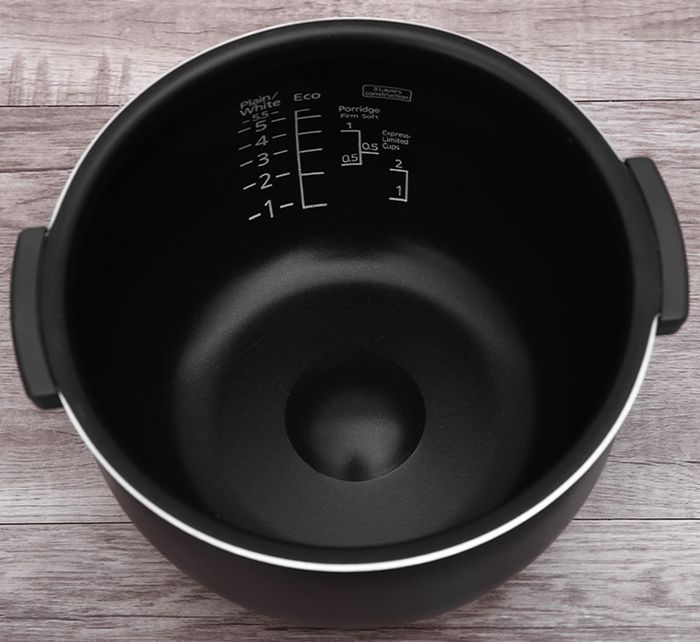 Lòng nồi 3 lớp kim loại được phủ 3 lớp men gốm chống dính