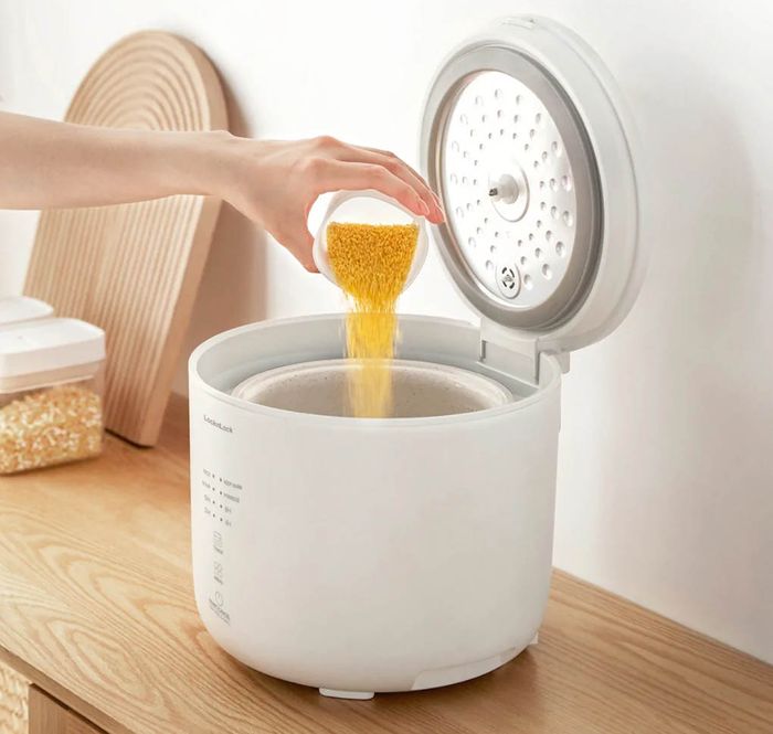 Nồi cơm điện Lock&lock EJR334IVY 1.0 lít có chức năng ghi nhớ khi mất điện