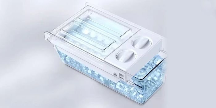 Khay đá xoay tiện dụng của Tủ Lạnh Aqua AQR-IG636FM