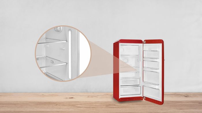 Hệ thống đèn chiếu sáng giúp người dùng dễ dàng quan sát bên trong tủ