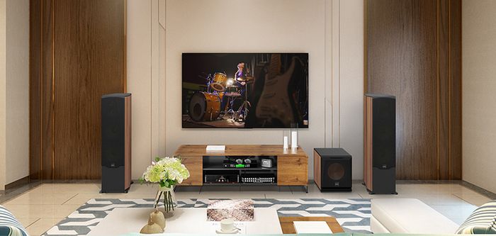 Loa đứng Paramax F-2500 gây ấn tượng với kiểu dáng lăng trụ đa diện