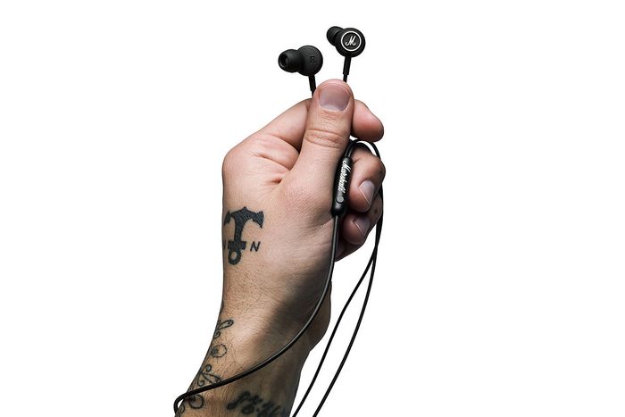 Marshall Mode Black And White hoạt động với mức trở kháng 34 Ohm