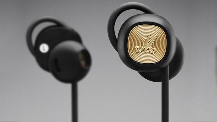 Logo Marshall mạ vàng sang trọng của tai nghe Minor II Bluetooth Black