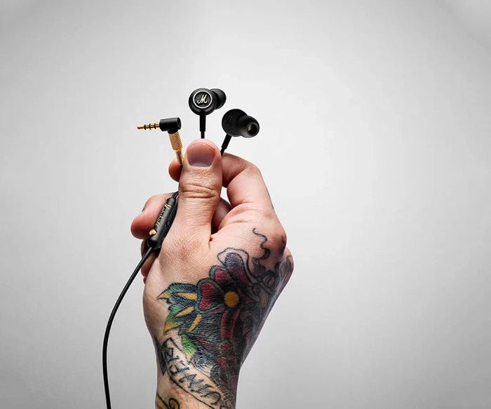 Thiết kế hiện đại của tai nghe Mode EQ Black And Brass-Marshall