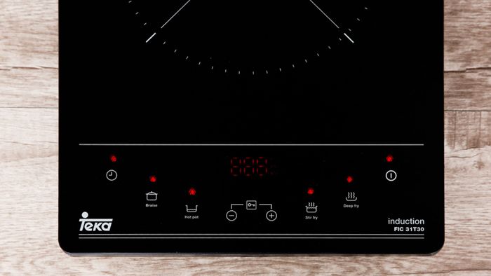 Teka FIC 31T30 sử dụng bảng điều khiển cảm ứng hiện đại