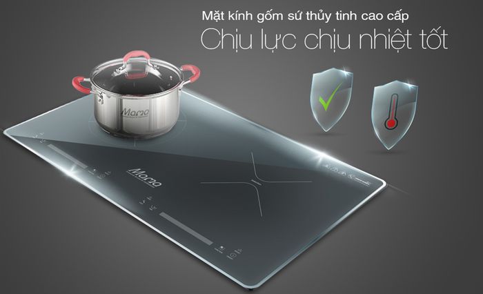 Mặt bếp được làm bằng chất liệu kính cao cấp