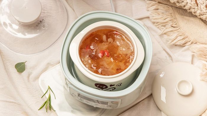 Bear DDZ-A08G2 hoạt động với công suất 200W và công nghệ làm nóng PTC