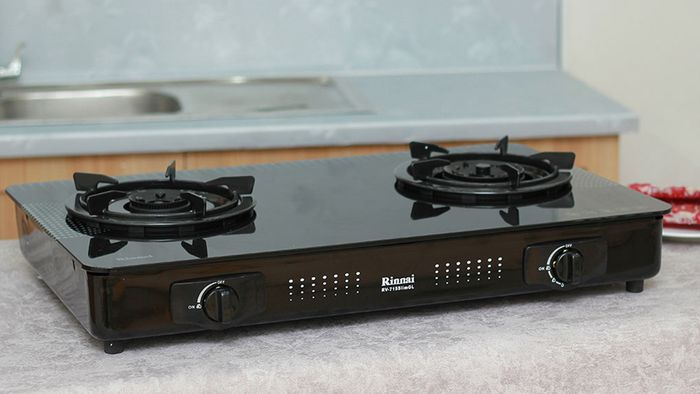 Bếp gas đôi Rinnai RV-715SLIM(GL-D) sở hữu thiết kế hiện đại 