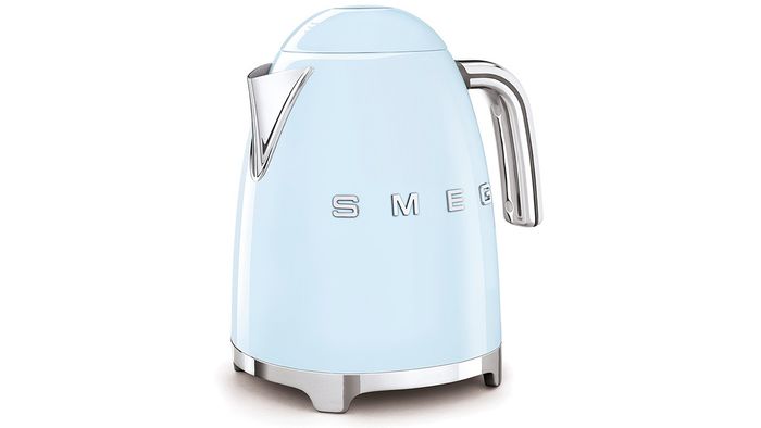 Smeg KLF03PBEU hoạt động với công suất 2400W
