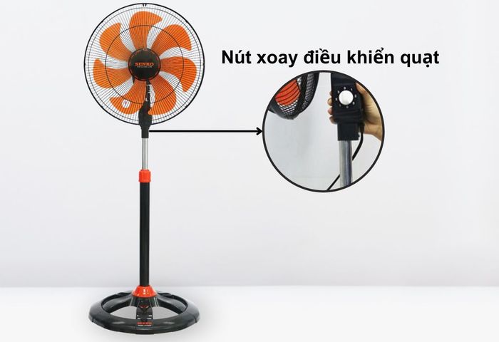 Quạt đứng Senko DTS1607 - Đen Cam trang bị nút xoay điều khiển