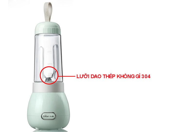 Lưỡi dao của máy xay sinh tố Bear LLJ-C04W1 màu xanh cực kỳ sắc bén