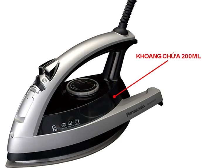 Khoang nước của bàn ủi Panasonic NI-W650CSLRA 2200W