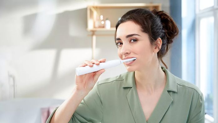 Philips Sonicare HX3671/23 có tính năng Easy-Start giúp dễ dàng chuyển đổi