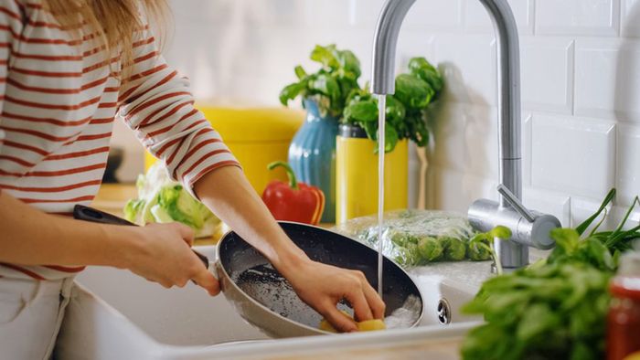 Những lưu ý cần thiết khi vệ sinh chảo chống dính