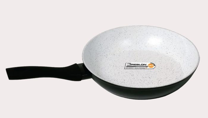 Chảo từ Rapido đáy chấm RP28-RD2 có thiết kế gọn gàng
