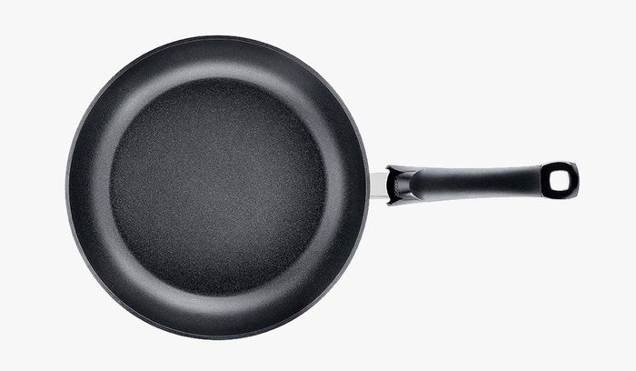 Lớp chống dính bền bỉ trên bề mặt chảo Fissler Levital Classic 26cm 
