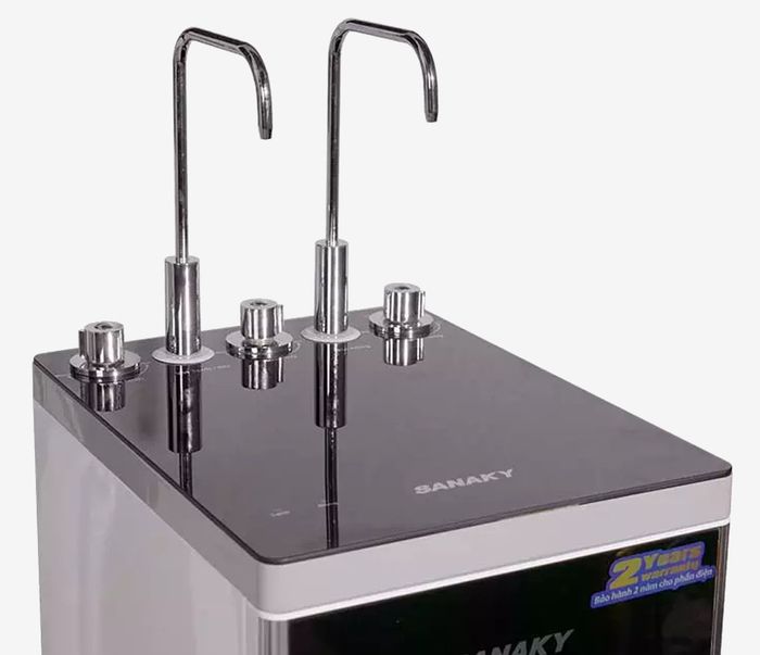 Bảng điều khiển của máy lọc nước nóng lạnh Sanaky VH-102HP