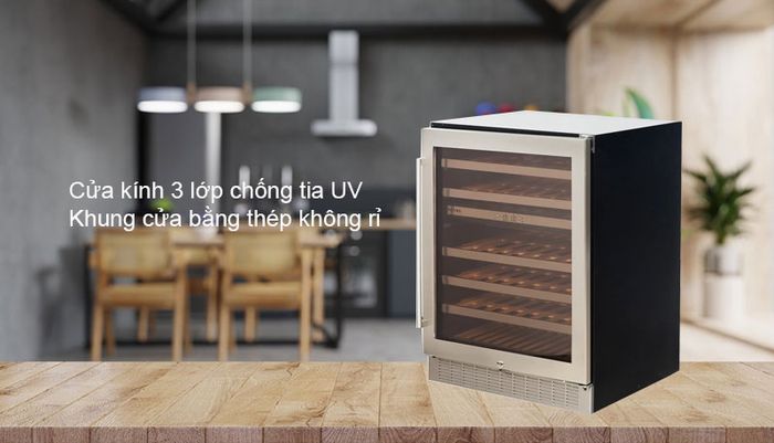 Cửa kính 3 lớp chống tia UV đảm bảo chất lượng cho rượu